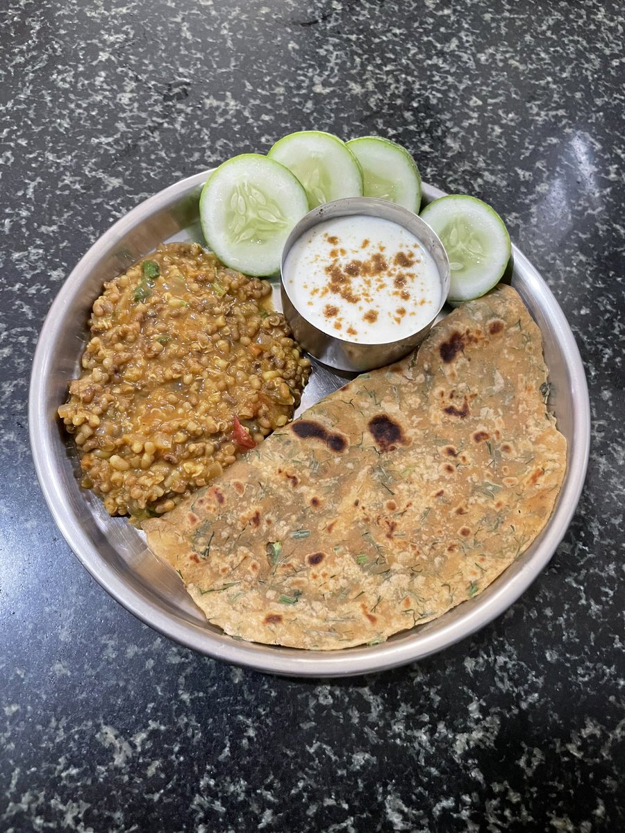 tindipothas's tweet photo. •Masala Chapati(with dill leaves &amp; masala powders)

• Moth bean curry (Matki KaaLu).

• Curd with jeera powder.

• cucumber slices.

#tastytuesdays https://t.co/SVmuAaHzpy