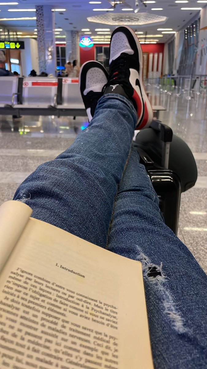 l0stpx's tweet photo. "💻✈️ Tech made me wander, it's a game-changer.. https://t.co/tj54AwbpyK