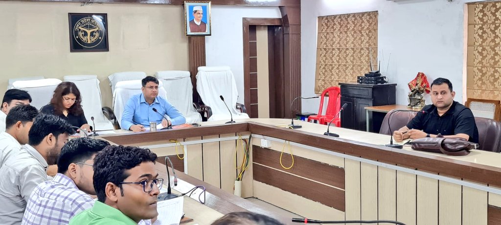 कौशल विकास मिशन के प्रशिक्षण प्रदाताओं की समीक्षा बैठक का आयोजन कलेक्ट्रेट सभागार में किया गया। <a href="/InfoDeptUP/">Information and Public Relations Department, UP</a> <a href="/CMOfficeUP/">CM Office, GoUP</a> <a href="/ChiefSecyUP/">S.P. Goyal, Chief Secretary, GoUP</a> <a href="/UPGovt/">Government of UP</a> <a href="/ShishirGoUP/">Shishir🇮🇳</a>