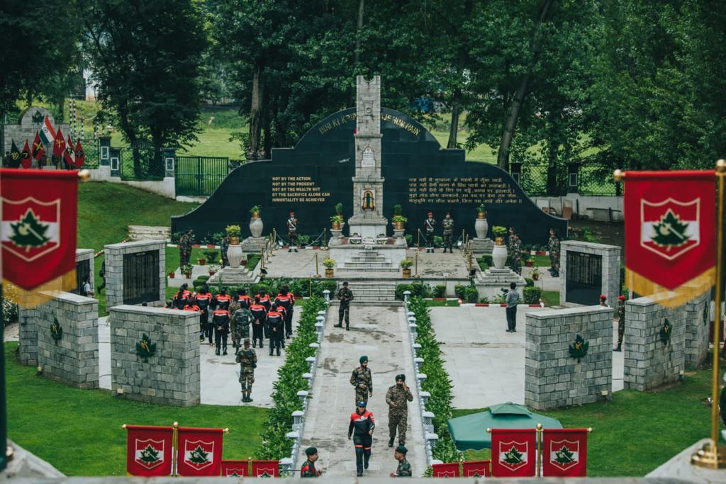 JnKFact's tweet photo. Day 7 : #Nari Sashaktikaran Women Motorcycle Rally

The intrepid drivers of the Motorcycle Rally began the penultimate leg of their arduous  journey by paying homage at the Chinar War Memorial in #Srinagar 

#KargilVijayDiwas
 @jnkfact https://t.co/ilg2bYcmcs