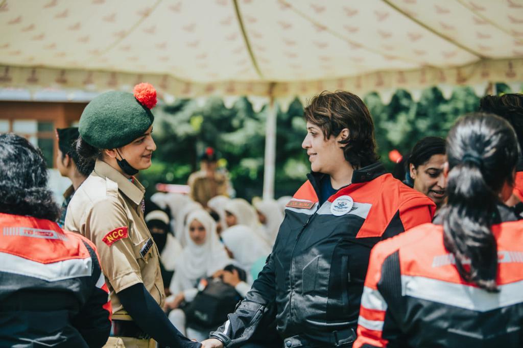 JnKFact's tweet photo. Day 7 : #Nari Sashaktikaran Women Motorcycle Rally

The intrepid drivers of the Motorcycle Rally began the penultimate leg of their arduous  journey by paying homage at the Chinar War Memorial in #Srinagar 

#KargilVijayDiwas
 @jnkfact https://t.co/ilg2bYcmcs