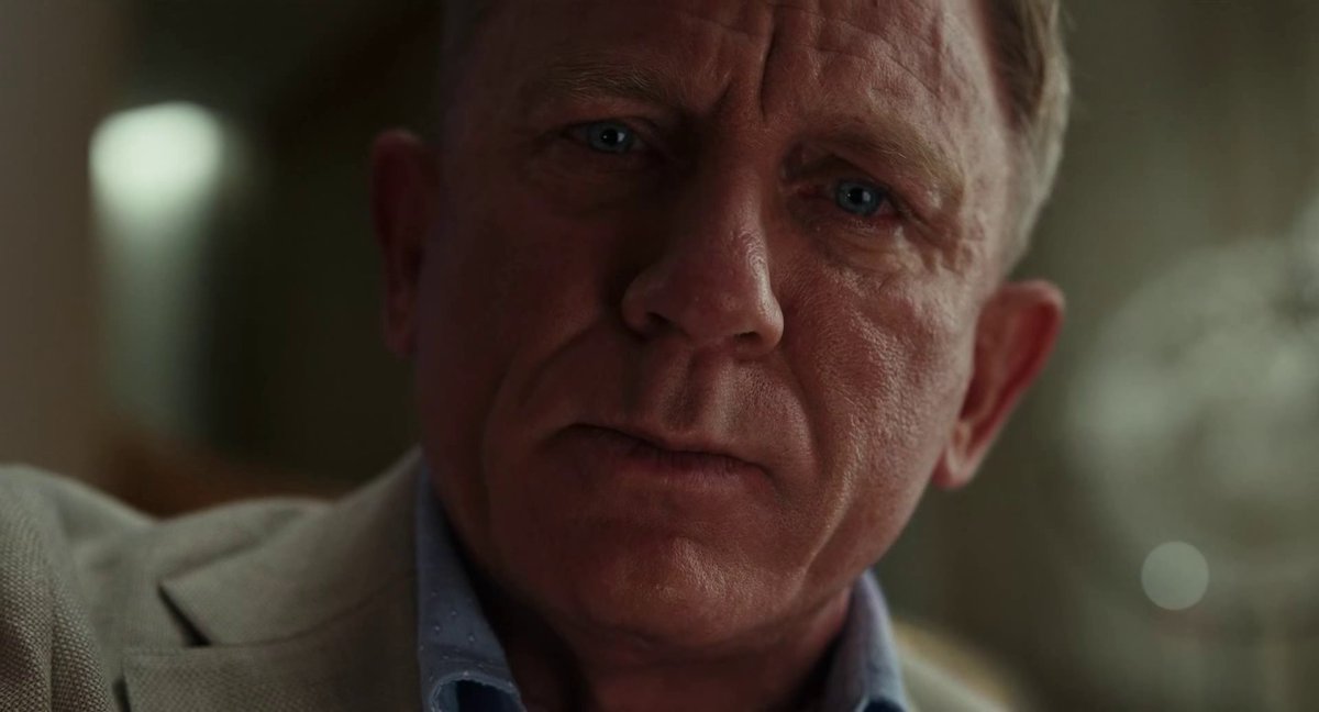 Glass Onion Minute tweet media