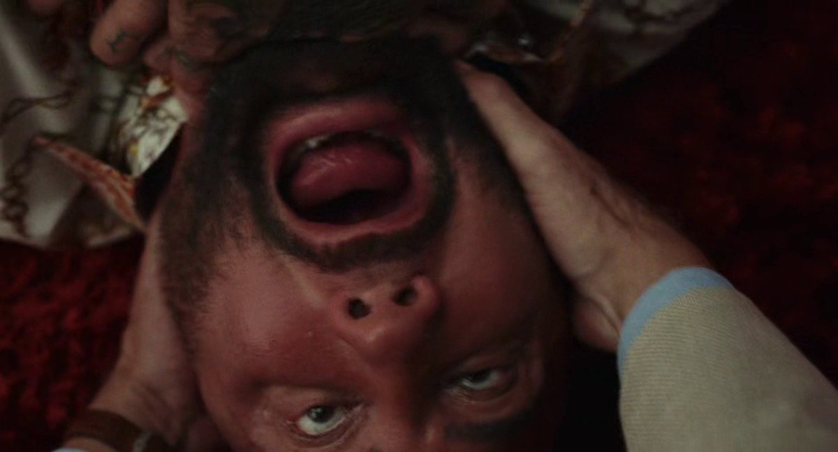 Glass Onion Minute tweet media