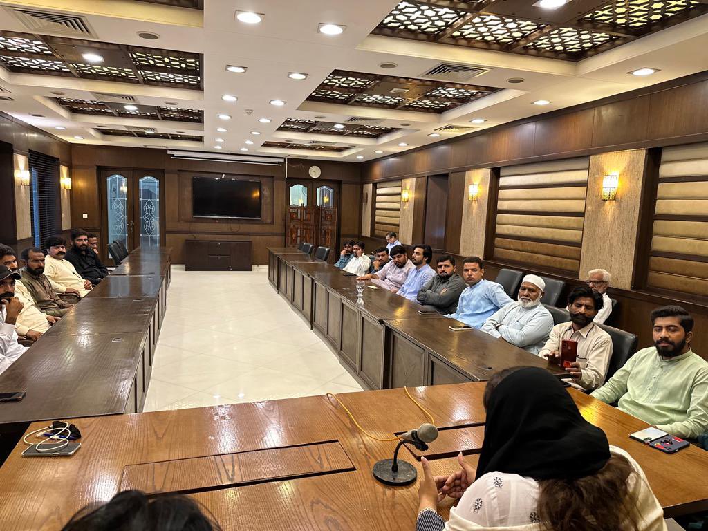 Shamylaroy's tweet photo. مسلم لیگ ن شیخوپورہ سے نوجوان گروپ لیڈرز کی ماڈل ٹاؤن سیکرٹیریٹ میں شمائلہ صاحبہ صدر یوتھ میڈیا ٹیم سے ملاقات۔
قائد نواز شریف کا بیانیہ گھر گھر پہنچانے کا عزم، 
یوتھ میڈیا ٹیم کا حصہ نظریہ نواز کا امین بننے پہ آپکو پوری ٹیم کی طرف سے خوش آمدید 
  تم ہو آسمان 
تم ہو ترقی کا نشاں https://t.co/QUxrpT4fhN