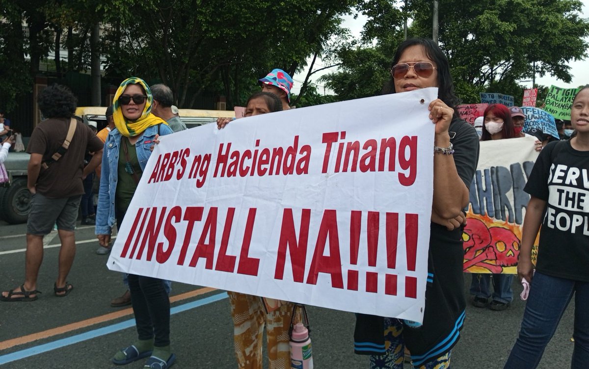 KPLTarlac's tweet photo. TIGNAN 📢

Nakiisa ang Kabataan Partylist Tarlac sa People's SONA, kasama ang mga iba't-ibang progresibong organisasyon ng Gitnang Luson, kahapon ng umaga, July 24 sa kahabaan ng Commonwealth Avenue para ipanawagan ang iba't-ibang isyung kinakaharap ng Tarlak at Gitnang Luson. https://t.co/PP8BgaqeDb