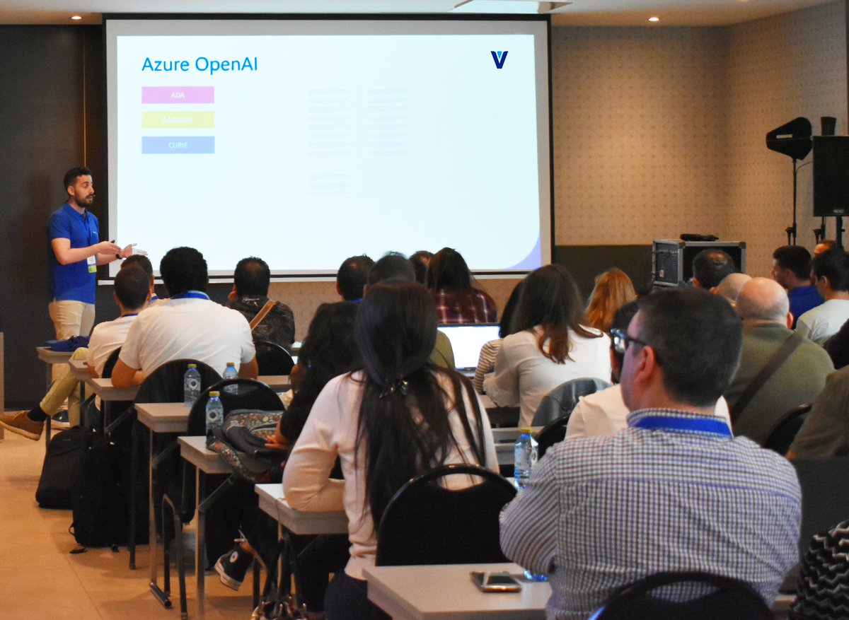 Antes de 2035 un 40% de los trabajadores tendrá que hacer #upskilling, aprender nuevas competencias y sobre un 15% tendrá que hacer #reskilling, transformar sus capacidades para cambiar de puesto de trabajo. 
La #recapacitación profesional es prioritaria