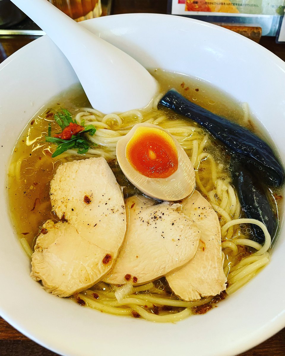 moritanee's tweet photo. 暑くてふらふら😵（その１）
この世で１番好きな麺と言う人もいるくらいの名物季節限定メニューで暑気払い😋
マスターと最近観た芝居談義も弾みます❗️
#Crime5
#ラハメンヤマン
#神野千愛
@RahmenYahman 
@yukiakanno https://t.co/YuI4TMDpkg