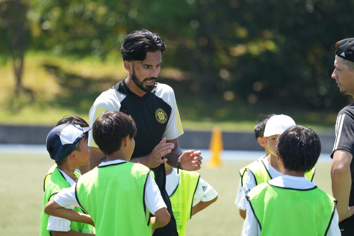 CelticSocAcad's tweet photo. 🍀🇯🇵 Hello Ishikawa 👋🏻

What a fantastic first day! Always enjoyable to deliver a camp in a new city and work with the local players! 

Today’s focus was coaching our attacking principles &amp; educating the young players on the history of @CelticFC 🏆 

#CelticFC #GoalAppJapan https://t.co/wQkpy7Sv6S