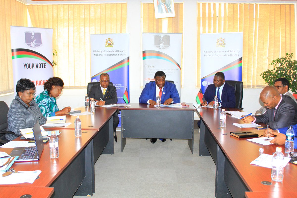 Minister of Homeland Security Ken Zikhale Ng’oma says government will purchase 20 more printers to help accelerate identity cards printing process.

He said this at MoU signing ceremony between Malawi Electoral Commission and National Registration Bureau.
m.facebook.com/story.php?stor…