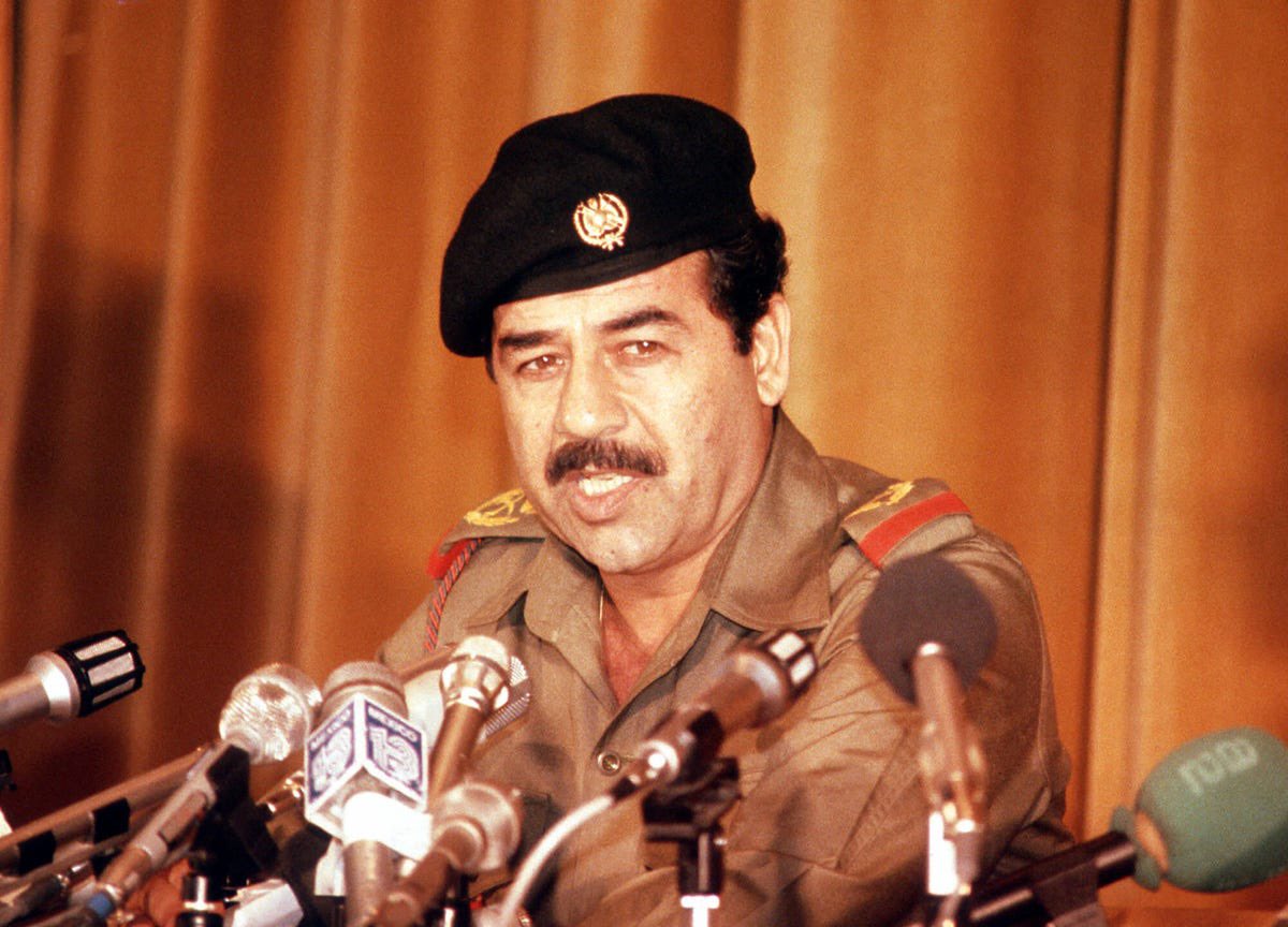 On this day in 1990, the US🇺🇸 Ambassador tells Iraq’s🇮🇶 Saddam Hussein that the US would not take sides in the Iraq-Kuwait dispute, effectively giving the green light for his invasion of Kuwait. 

Once Saddam invaded Kuwait, beginning the first Gulf War, the US unleashed