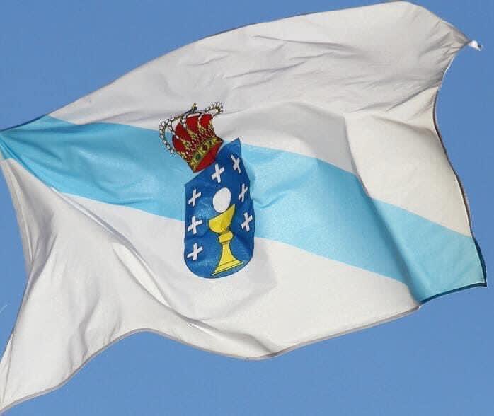 AngelesMarra's tweet photo. #Feliz #DíaDeGalicia y #FelizDíaDeSantiago para Tod@s!!! 💙💙

"Do teu verdor cinguido
E de benignos astros
Confín dos verdes castros
E valeroso chan,
Non des a esquecemento
Da inxuria o rudo encono;
Desperta do teu sono
Fogar de Breogán."

Parabéns galegas e galegos. #25deXullo https://t.co/EpNoAifbzk