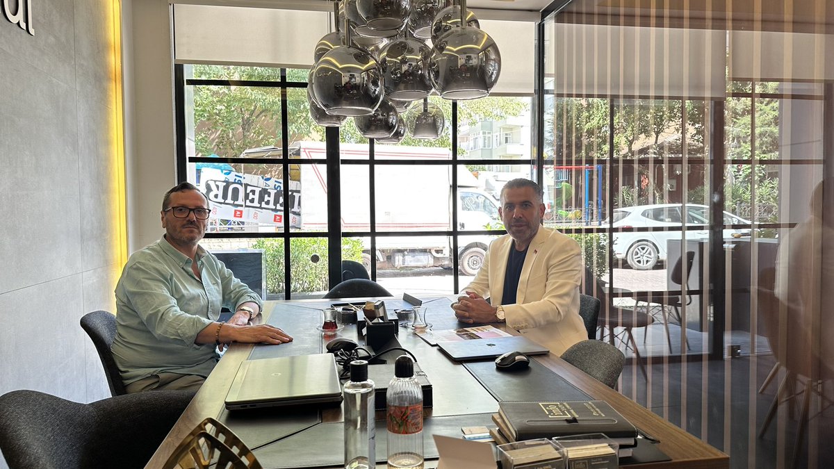 Bağcılar'da faaliyet gösteren Fetih Pen Bayii, kıymetli dostumuz Murat Atik'in ziyaretiyle mutlu olduk.

Karşılıklı proje geliştirme ve işbirliği için görüşme sağladık. Yeni aldığı TOGG aracının hayırlı olmasını temennisinde bulunduk.