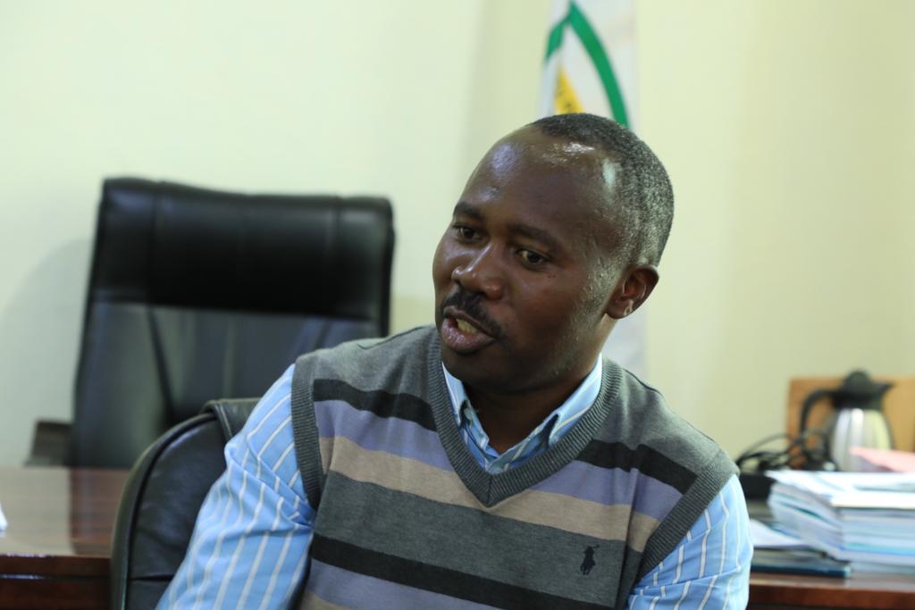 RutsiroDistrict's tweet photo. Mayor @Promulindwa yakiriye Umuyobozi wa @WVRwanda ku rwego rw'Igihugu Pauline Okumu mu ruzinduko rwo gutsura umubano. 
Mayor arashimira World Vision uruhare rwayo mu gutabara abaturage bahuye n'ibiza. World vision irashimira ubufatanye n'ubushake bw'Akarere mu gukemura ibibazo. https://t.co/16TtGAlGk0