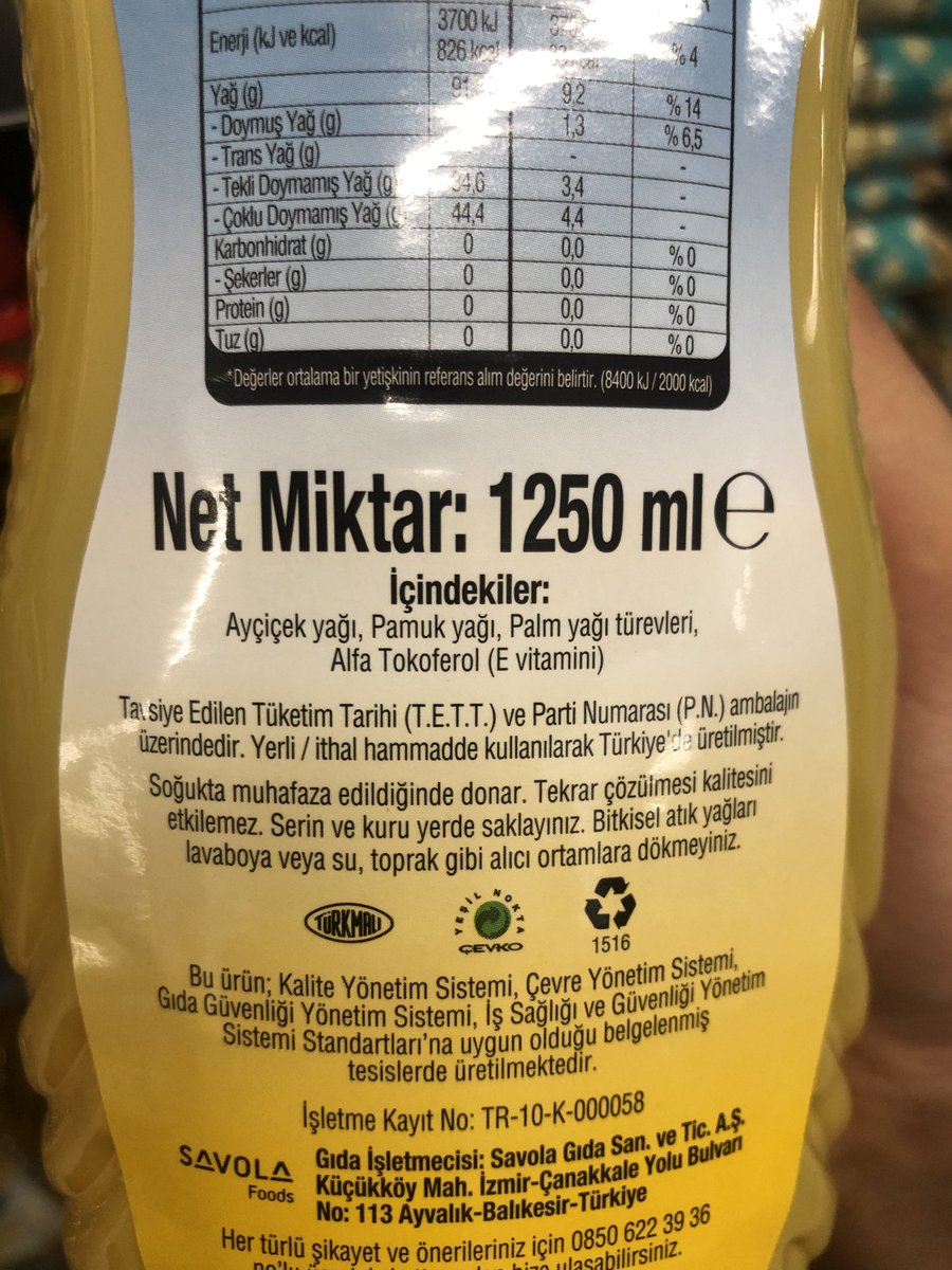 gidadedektifi's tweet photo. Suudi Arabistan firması Savola Foods tarafından ülkemizde üretilen Yudum Kızartma Ustası isimli yağ içeriğinde ayçiçek yağı haricinde;
Pamuk yağı ile Palm yağı ve türevleri bulunuyor!
Ürün A101 mağazalarında "Ayçiçek yağı" ibaresiyle satışa sunuluyor.
#NeYediğiniziBilin https://t.co/nIamvUBxQt