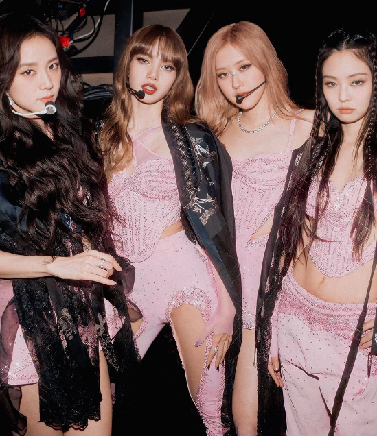 AboutMusicYT's tweet photo. BLACKPINK's contract with YG Entertainment will expire in two weeks. https://t.co/LWEzspHtaP