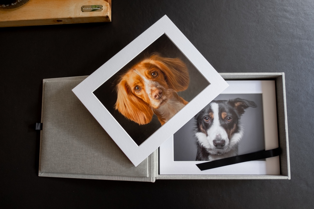 It's the details that make all the difference 🔎 ⁠
⁠
Customise your Folio Box with your choice of materials, ribbon, and personalisation before choosing up to 25 of your favourite images! 

Learn more l8r.it/FR2q