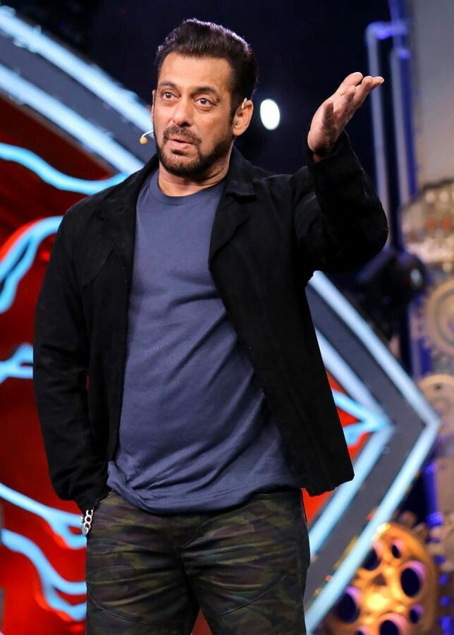 CARRACINGG70327's tweet photo. Best Hoster Bigg boss m kon h Jaldi karo
Like .. Salman khan
Rt.. krusna Abhisehk
#KrushnaAbhishek #SalmanKhan #BiggBossOTT #bbpoll https://t.co/n0rj1q1Fad