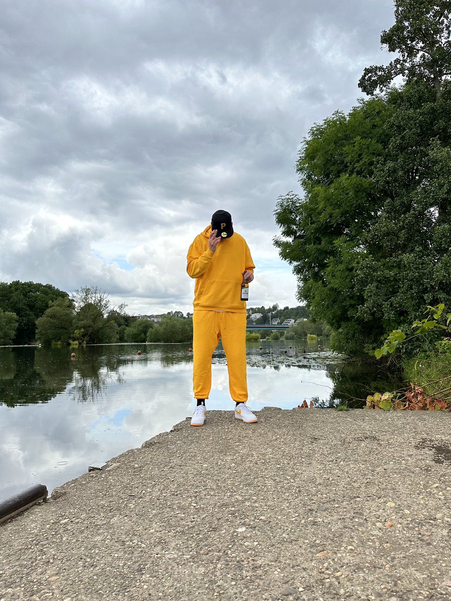 MoneyBoy_GUDG's tweet photo. Der Boy Boy auf lock in Hattingen an der Ruhr. Ruhrpott mit den vibes. https://t.co/FHXkHAKGus