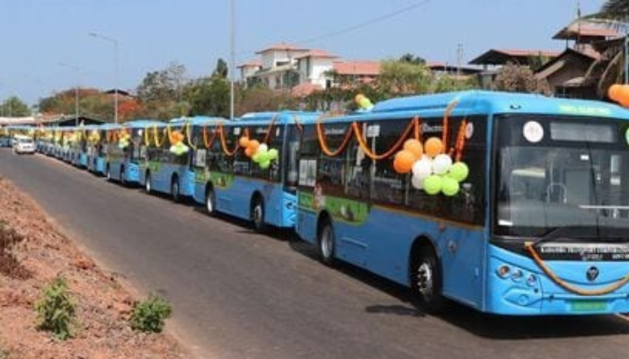 ShaistaShafi7's tweet photo. Within the next two days, the #srinagarsmartcity Limited is prepared to start the trial run of e-buses in #Srinagar.
Notably, the administration of #JammuAndKashmir has purchased 200 e-buses, 100 of which will go to each of the twin towns of #Jammu and Srinagar.
#e_Bus #Kashmir https://t.co/R8LuhGhm9U