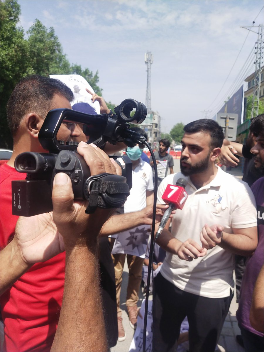 WahabSa0444109's tweet photo. Media on fire🔥
#UMT_RestoreTheGrades https://t.co/K9q521Q9Mh