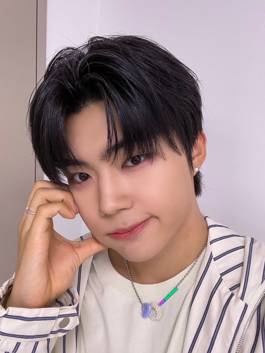 theshow_offcl's tweet photo. [★334회 더쇼초이스 후보②]
아니 요즘 여름인데도 청춘영화가 잘 안나온다���데
다 그으으짓말이었나봐요⁉️⁉️
지금 더쇼 눈앞에서 짱베원이 라잌어하이틴무비씬 청춘 영화 한 편 뚝딱하고 있는데⁉️⁉️
짱베원 무대 보면서 더쇼에서 수박 잡수실?
#더쇼 #ZEROBASEONE #InBloom  @ZB1_official https://t.co/4QqG7Hp018