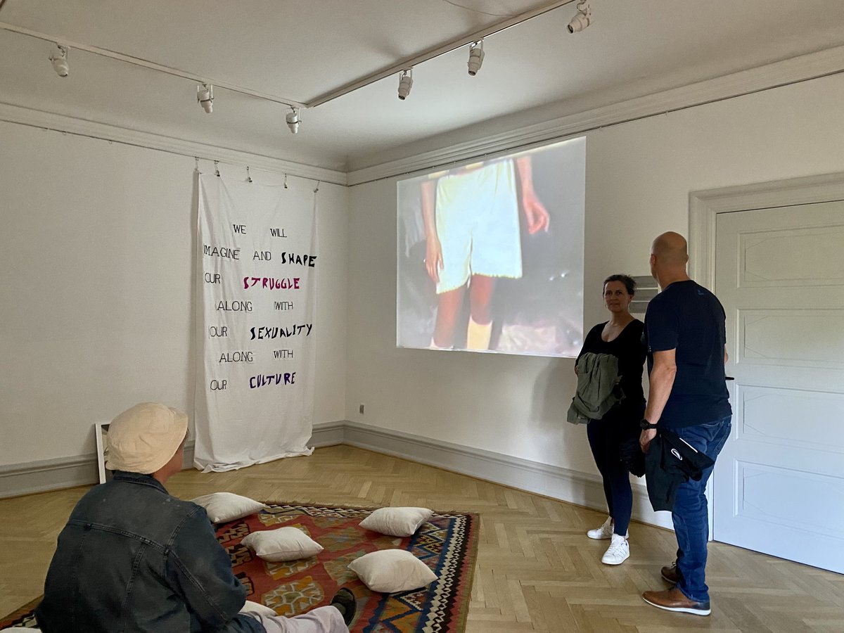 "Our Truths Flow Together With the Waves", la mostra attualmente esposta all’<a href="/IICCopenaghen/">Istituto Italiano di Cultura Copenaghen</a>  a cura di Sara Guidi, raccontata su Italiana, il portale di <a href="/ItalyMFA/">Farnesina 🇮🇹</a> 

Scoprite di più sulla mostra 👇

italiana.esteri.it/italiana/event…