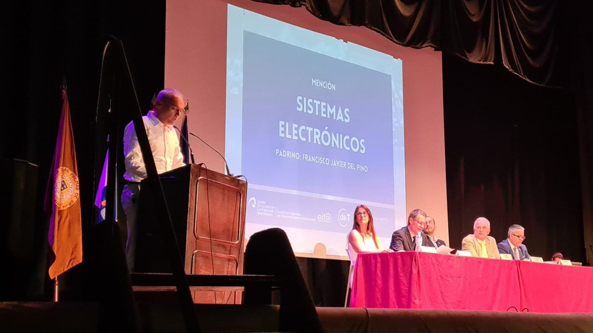 El profesor del #DIEA Dr. Javier del Pino, padrino de la mención de Sistemas Electrónicos del Grado en Ingeniería en Tecnologías de la Telecomunicación 2023. Enhorabuena a toda la promoción del GITT
