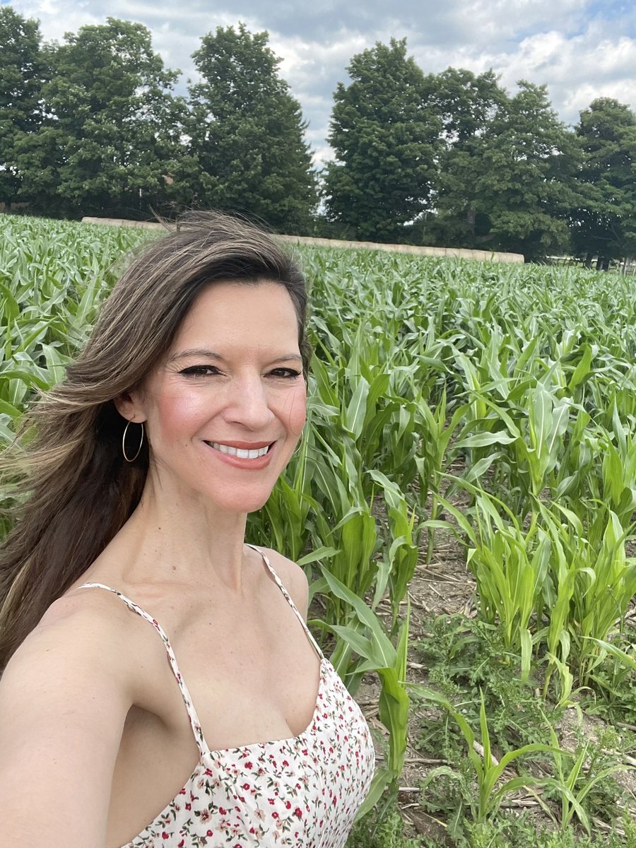 melanie_korach's tweet image. Someone Special

Treat everyone like 
they are someone special. 
Like they are someone 
worth listening to. 
Someone worth acknowledging. 
Treat everyone like 
they are someone worth
knowing. 
For that’s how we would all
like to be treated. 
Like someone we are 
honoured to know.…