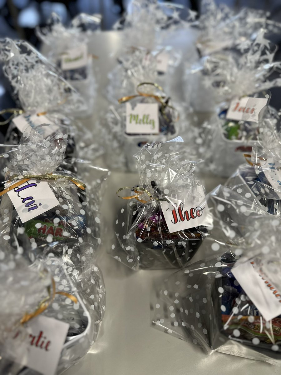 MissKBrennan_'s tweet photo. Also two of my WONDERFUL Year 10s also took it upon themselves to write a personalised note &amp; make a personalised gift for each member of our form today! How amazing. Seeing my y7s hug &amp; say thanks to the y10s shows the safe &amp; warm environment we created this year ❤️ https://t.co/YblZMr7r86