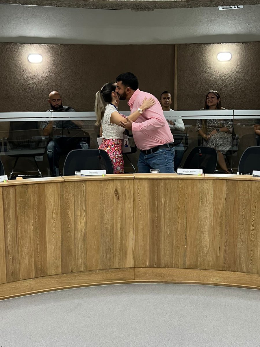 d_cardonaduque's tweet photo. Hoy tuve la oportunidad de presentar ante los honorables concejales del municipio, lo que será la prueba piloto del Programa de Reconocimiento y Formalización de Vivienda que realizará la administración municipal a través de la Secretaría de vivienda y hábitat. https://t.co/pChx99PmpR