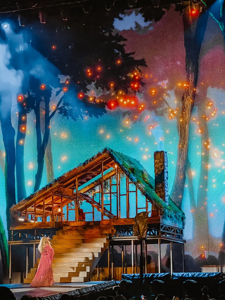 allmychampagne's tweet photo. Hate being an adult just wanna be in the folklore cabin https://t.co/sAJPl1AUuc