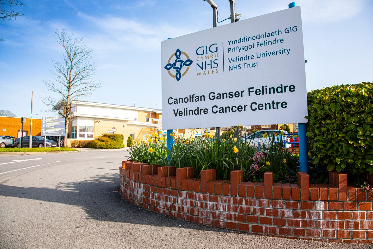 VelindreCS's tweet image. Shwmae! 👋

Providing a bilingual service to our patients and their families is more than a choice, it can be a clinical need.

If you would prefer to read our posts in Welsh, you can also follow ‘Canolfan Ganser Felindre.&apos;

➡️ @CG_Felindre