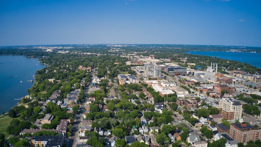 MikesRoadTrip's tweet photo. FUN FACT: Madison, Wisconsin is one of only two major cities with an isthmus in the U.S. Any guesses as to the other?
NOTE: An isthmus is a narrow piece of land connecting two larger areas across an expanse of water by which they are otherwise separated. #DestinationMadison https://t.co/X6uMG6dPkr