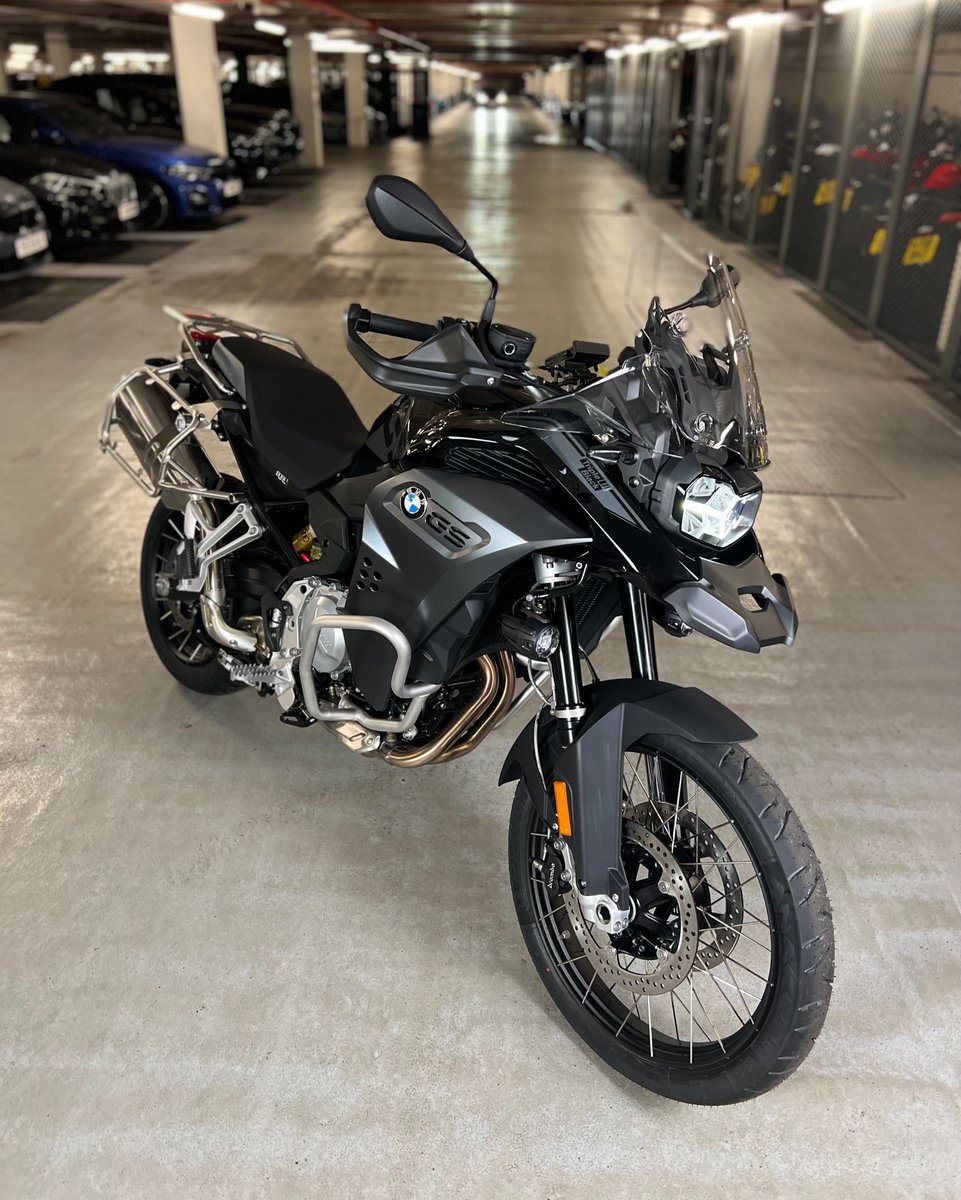 BMWPL_Bikes's tweet photo. The F 850 GS is ready for everything that may come its way. In particular on alternating terrain, it offers you safety and comfort with a variety of features – and plenty of riding enjoyment.

#bmw #motorrad #bmwmotorrad #bikes #bikesofinstagram #bikers #850GS #BMW850GS https://t.co/k3y6kp0KRn