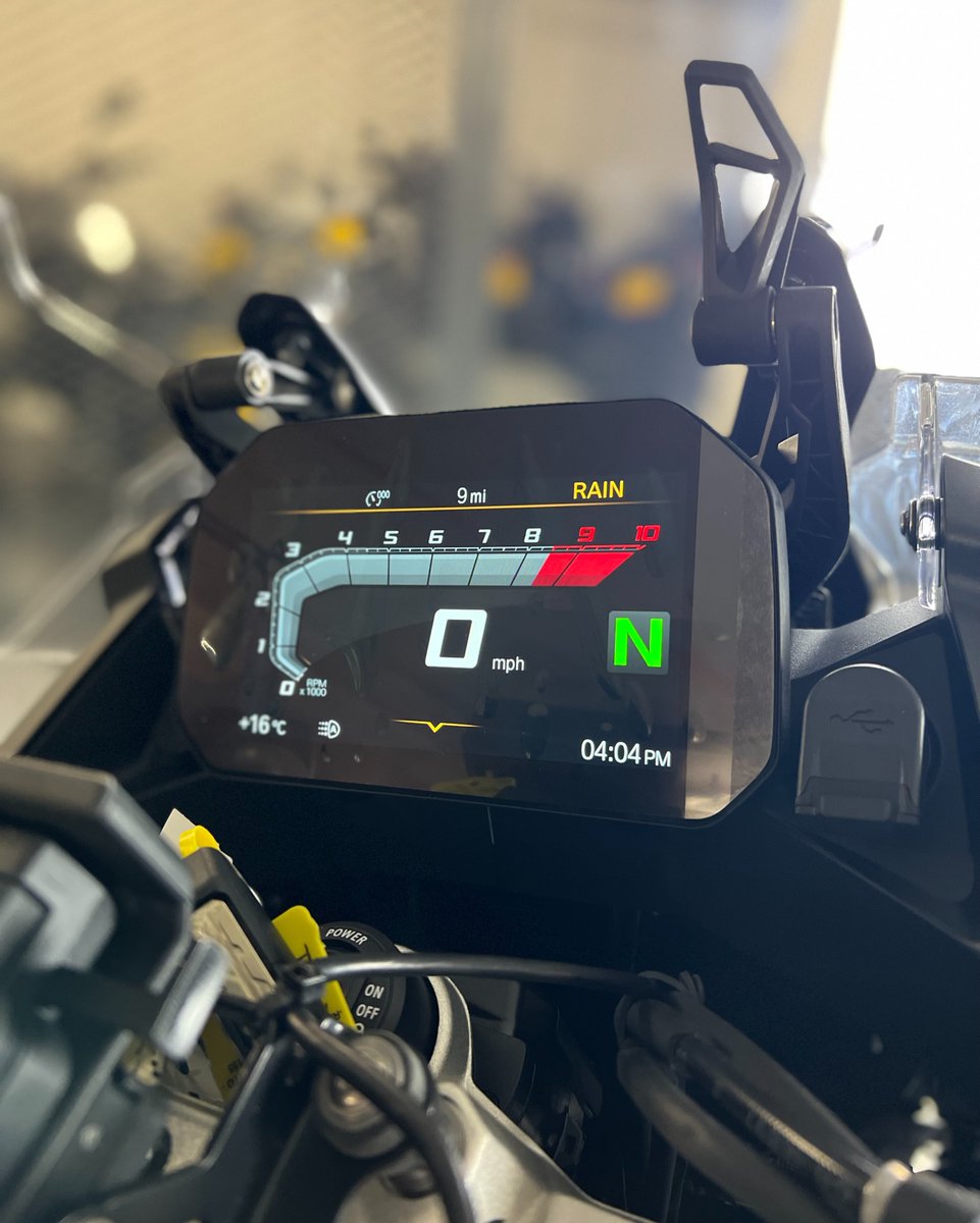 BMWPL_Bikes's tweet photo. The F 850 GS is ready for everything that may come its way. In particular on alternating terrain, it offers you safety and comfort with a variety of features – and plenty of riding enjoyment.

#bmw #motorrad #bmwmotorrad #bikes #bikesofinstagram #bikers #850GS #BMW850GS https://t.co/k3y6kp0KRn