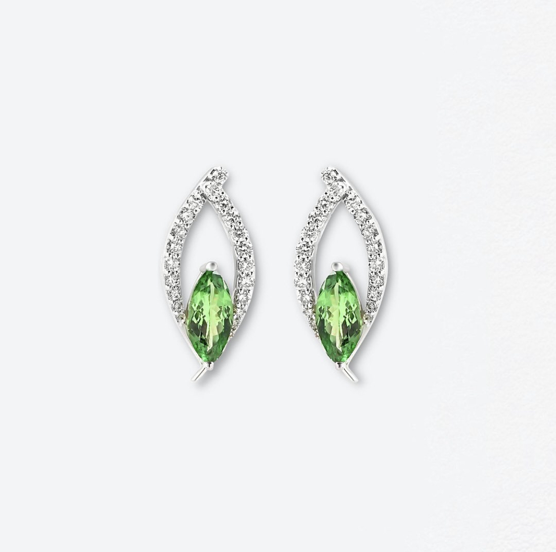 Make a statement with these timeless Tsavorite earrings. The rich, green tsavorite gemstones are beautifully embraced by brilliant diamonds, reflecting your unique style and captivating charm.
#jewelryobsession #sparkleandshine #tsavorite