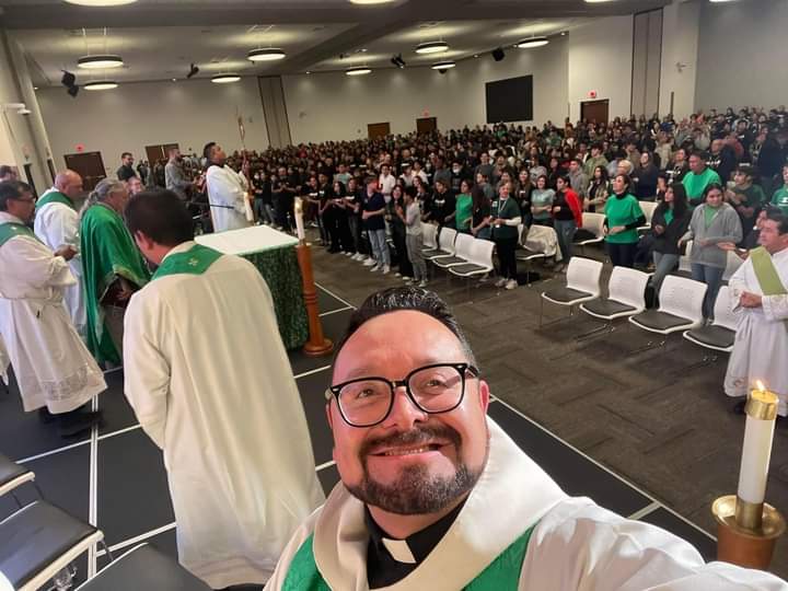 foundationelp's tweet photo. Did you know? Pope John Paul II announced the institution of World Youth Day on December 1985, as an annual gathering of jóvenes, between the ages of 16 and 35, for prayer, worship, and celebration of the Catholic faith. https://t.co/rWsLeJoGGN