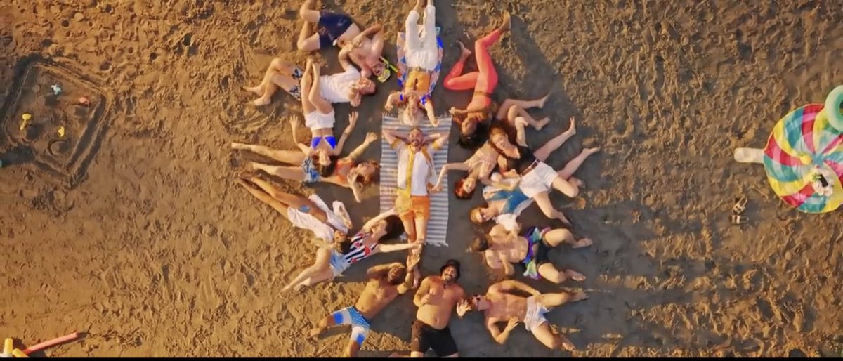 alexalex5203's tweet photo. #jetourneenrond #leclip @cwillem … un clip solaire, j’adore cette image de tous réunis autour de toi… À l’image de cette tournée , ensemble pour vivre le meilleur et s’amuser ou s’émouvoir autour de ta musique … https://t.co/woJSOmaN5k