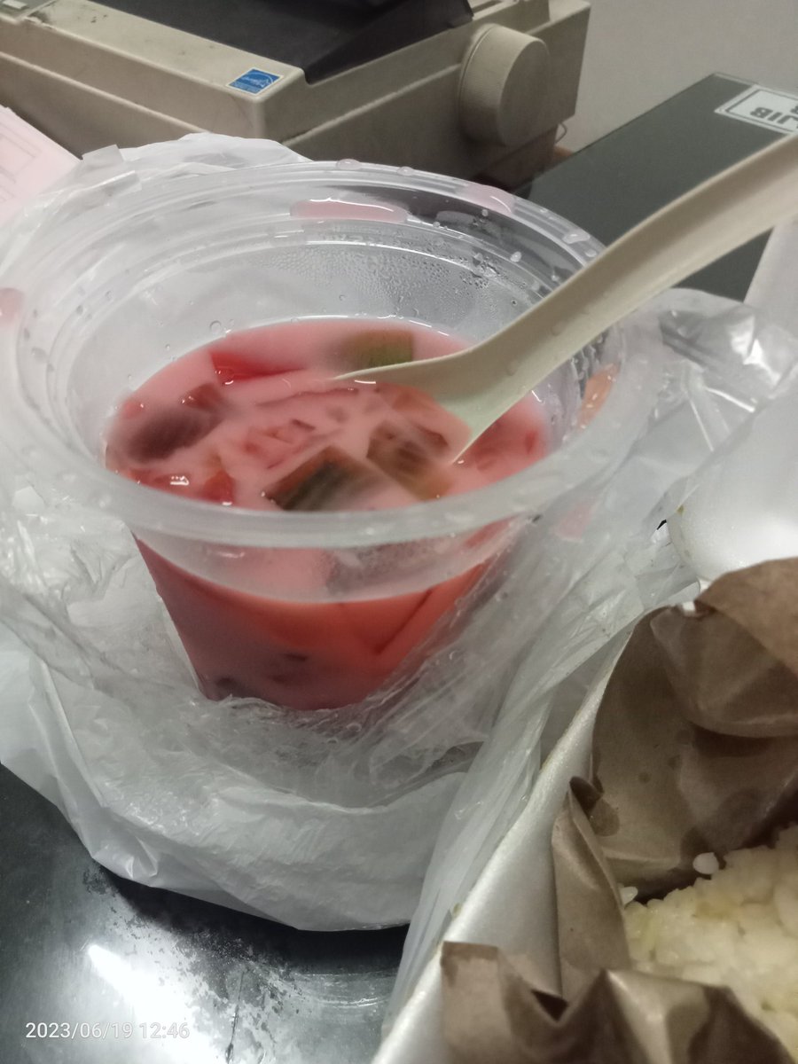 AudinaFitriani2's tweet photo. @FOODFESS2 Beli online es campur, tapi isinya cuman tomat sama agar 😭 https://t.co/SNglYSa0tM