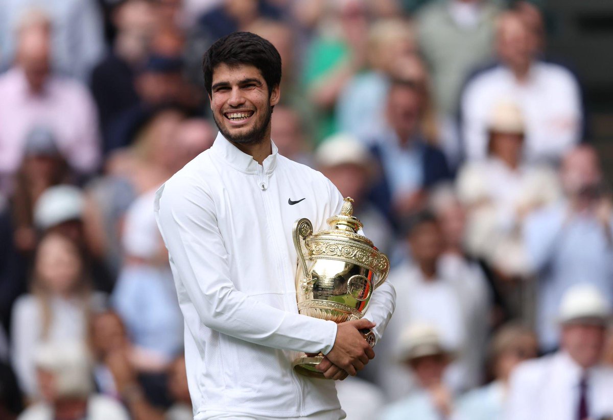 UniversTennis's tweet photo. 🗓 Il y a 2 ans jour pour jour...

Un jeune joueur de 18 ans, 73e mondial, nommé Carlos Alcaraz, remportait son PREMIER titre sur le circuit en battant Richard Gasquet en finale d'Umag (6-2, 6-2). 🇪🇦

2 ans plus tard : 
12 titres, 2 en Grand Chelem, 4 Masters 1000, n°1 mondial ⭐️ https://t.co/rAAqIhrJqX