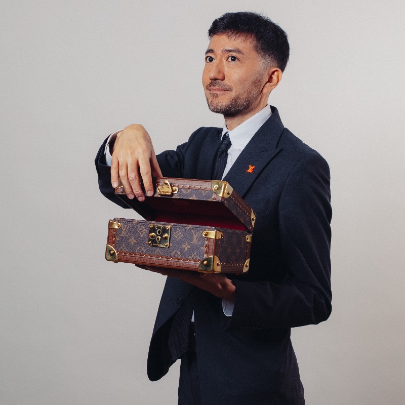 LouisVuitton's tweet photo. Celebrating our Virtuosos. #LouisVuitton is fully committed to preserving the Maison’s savoir-faire through passionate employees like Mathilde, Rémy, Serena and Sébastien. See our job openings at https://t.co/XUSKTHlzpx

#MetiersdExcellence #LVJobs #LVTeams #LVMH