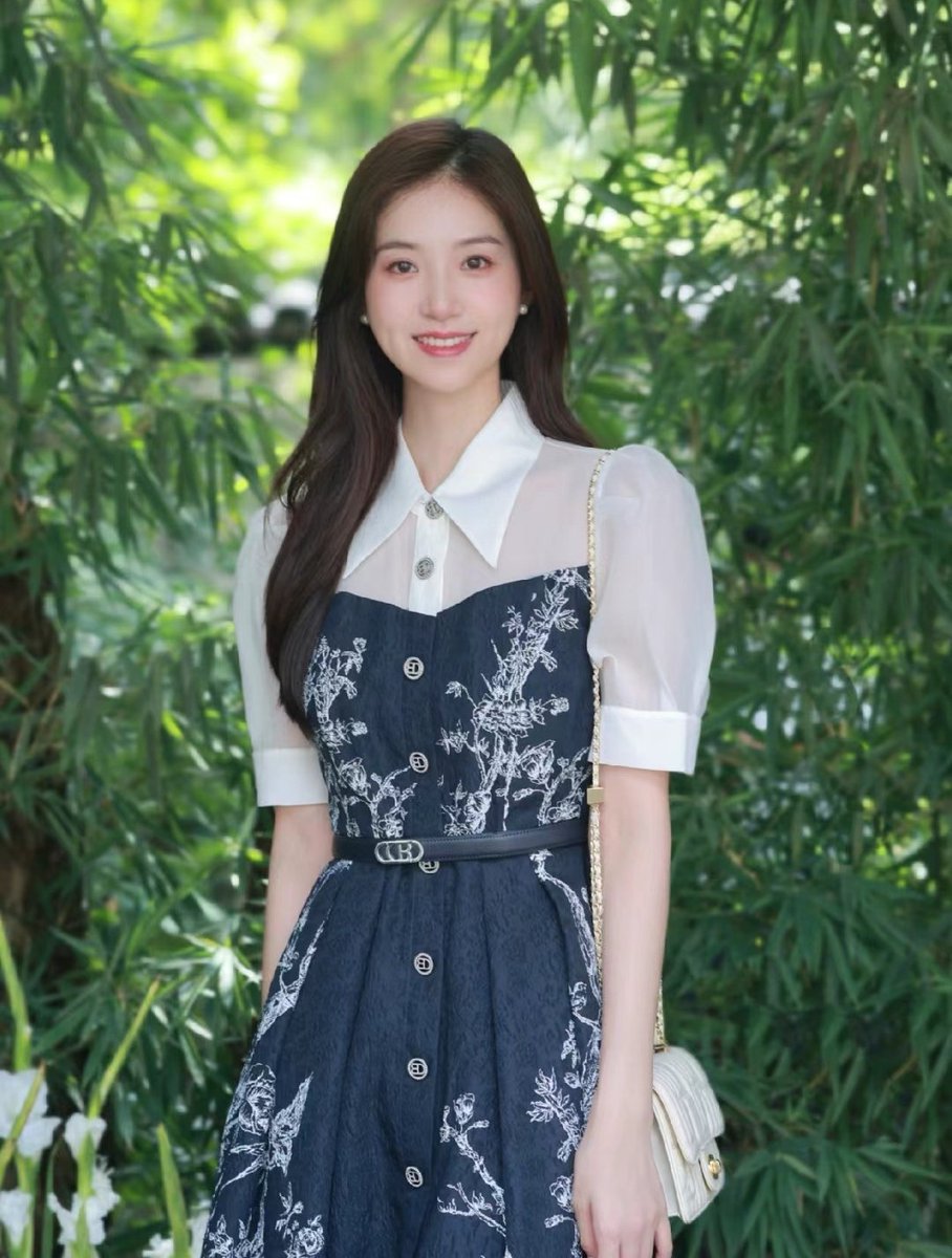 回头率100％的东方美裙子💘
整个人也散发着优雅温婉的气息！