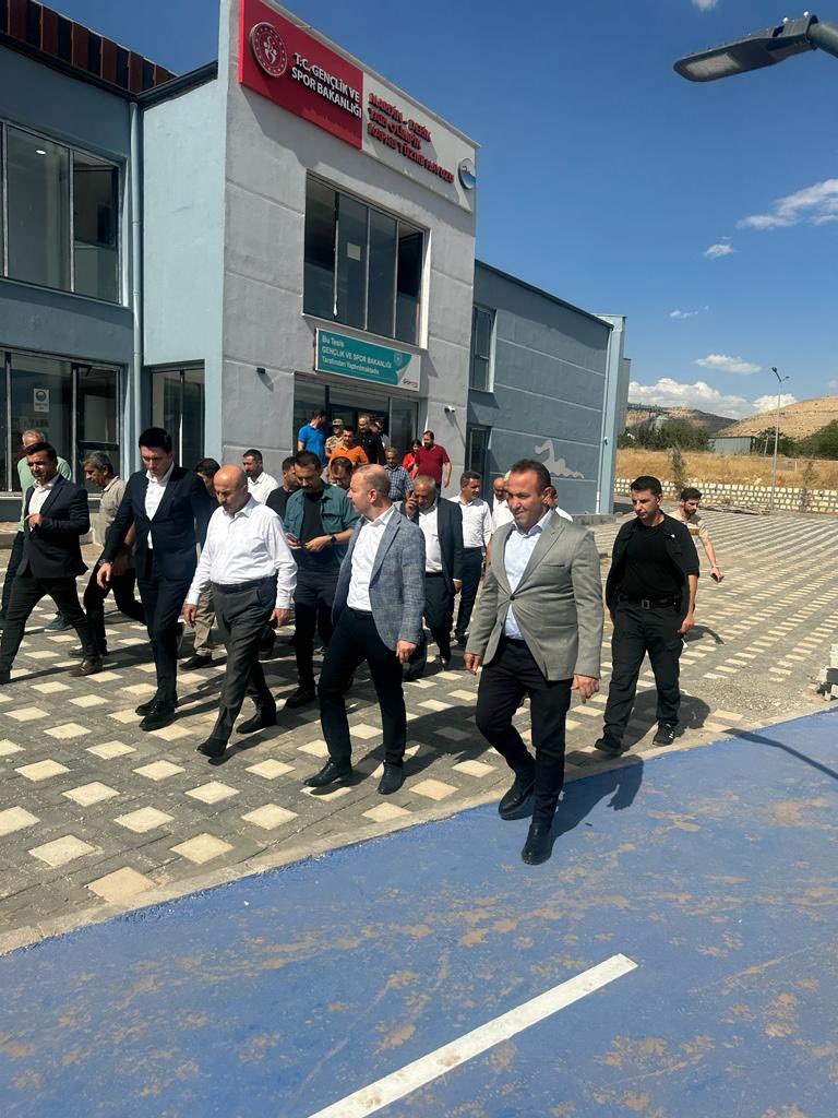 BeytullahBirlik's tweet photo. Bakanlığımız tarafından Derik Belediyesi ile yapılan protokol kapsamında Derik’te yapılan ve sonuna doğru gelinen Spor Kompleksini, Mardin Valimiz ve Belediye Başkan V. Sn. @mahmutdemirttas, Derik Kaymakamı ve Belediye Başkan V. Sn. Evren Çakır ve protokol  ile birlikte incelemelerde bulunduk.
@OA_BAK @hamzayerlikaya @eminogluenes @SafaKocoglu 
@farukkilic47 @drmuhammedadak