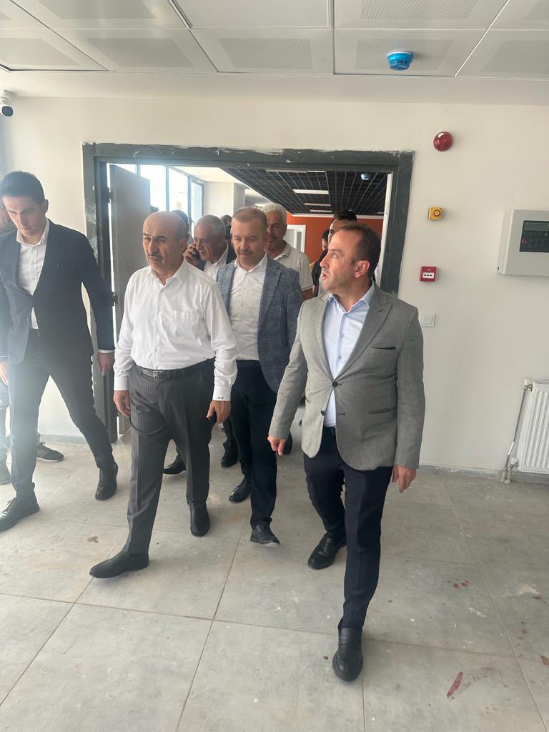 BeytullahBirlik's tweet photo. Bakanlığımız tarafından Derik Belediyesi ile yapılan protokol kapsamında Derik’te yapılan ve sonuna doğru gelinen Spor Kompleksini, Mardin Valimiz ve Belediye Başkan V. Sn. @mahmutdemirttas, Derik Kaymakamı ve Belediye Başkan V. Sn. Evren Çakır ve protokol  ile birlikte incelemelerde bulunduk.
@OA_BAK @hamzayerlikaya @eminogluenes @SafaKocoglu 
@farukkilic47 @drmuhammedadak