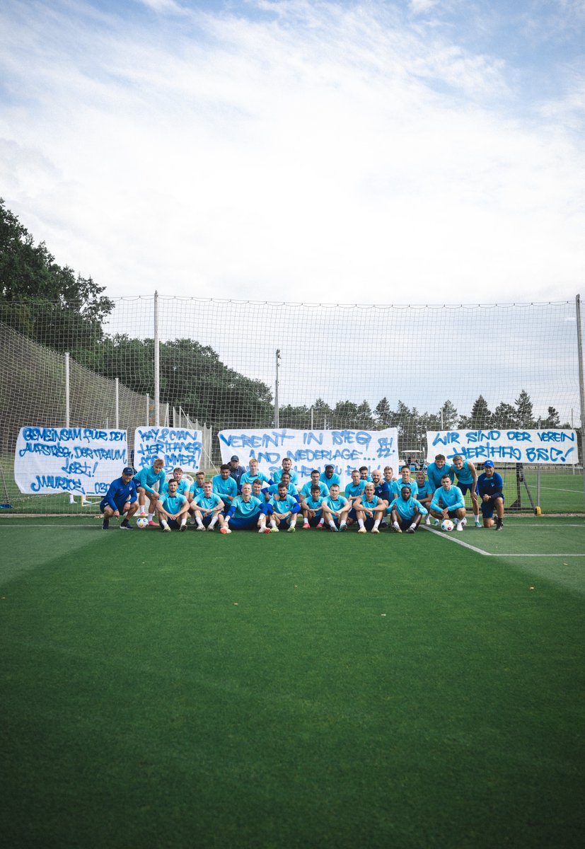 HerthaBSC's tweet image. Eine blau-weiße Familie! 💙🤍 D A N K E –  für euren Rückhalt &amp;amp; für eure Unterstützung. 🫶

#HaHoHe