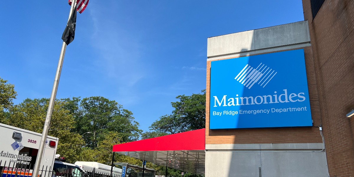 MaimoHealth's tweet image. Good morning! ☀️ We are thrilled to announce the Maimonides Bay Ridge Emergency Department is now open! 🏥For all your medical needs, they will be open 24/7. 🚑💙 #BayRidge #DykerHeights #FortHamilton #Bensonhurst #Brooklyn