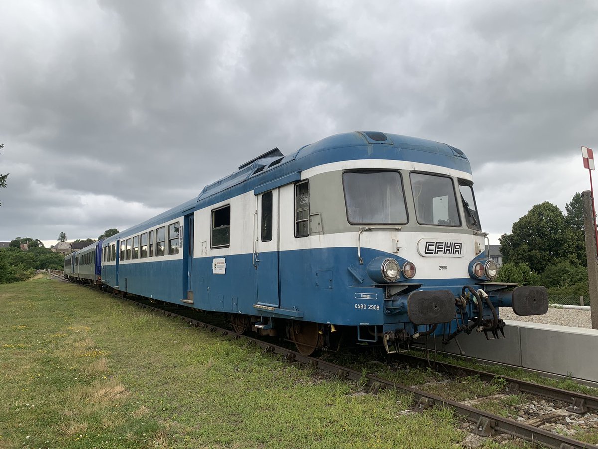 Vraiment chouette ce x2800 !
#train #cantal #lugarde #gentianeexpress