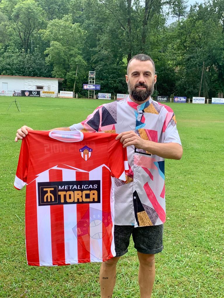 ¡¡NUEVO FICHAJE!!

Yeray,  delantero habilidoso que se incorpora a nuestro proyecto.  

Con experiencia previa en el  Siero, Condal, Tineo, Valdesoto y Lugones (3a y preferente) 

Viene a aportar goles y experiencia.

#VamosPilo