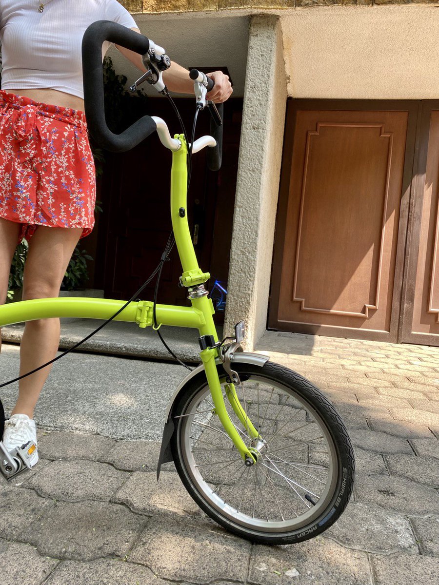 Bici y otras cosas en venta.
La estrella del equipo: 
Brompton Modelo P1L, 2018, color Lime green
Manubrio tipo P (ya no lo hacen)
Velocidades: 1
Llantas Schwalbe Marathon (seminuevas)
Peso: 11kg
Suspensión firme. 
Precio 22,000

*comprada en junio 2018
Me ayudas con tu RT?