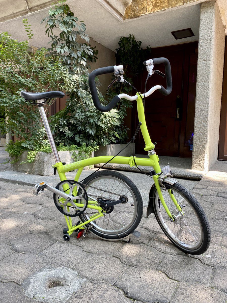 jamonarosas's tweet photo. Bici y otras cosas en venta.
La estrella del equipo: 
Brompton Modelo P1L, 2018, color Lime green
Manubrio tipo P (ya no lo hacen)
Velocidades: 1
Llantas Schwalbe Marathon (seminuevas)
Peso: 11kg
Suspensión firme. 
Precio 22,000

*comprada en junio 2018
Me ayudas con tu RT? https://t.co/6vbgVLeGHW